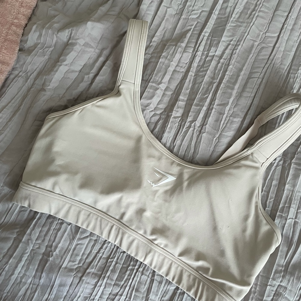 Scoop neck training sports bra